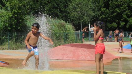 Installation de jeux d'eau dans les parcs pour les enfants